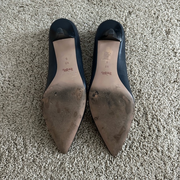 Navy Coach Bowery Pointed Heel, size 9.5 - Picture 4 of 4